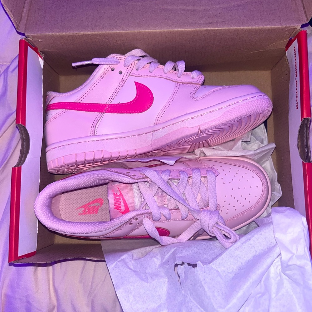 Nike triple pink dunks brand new